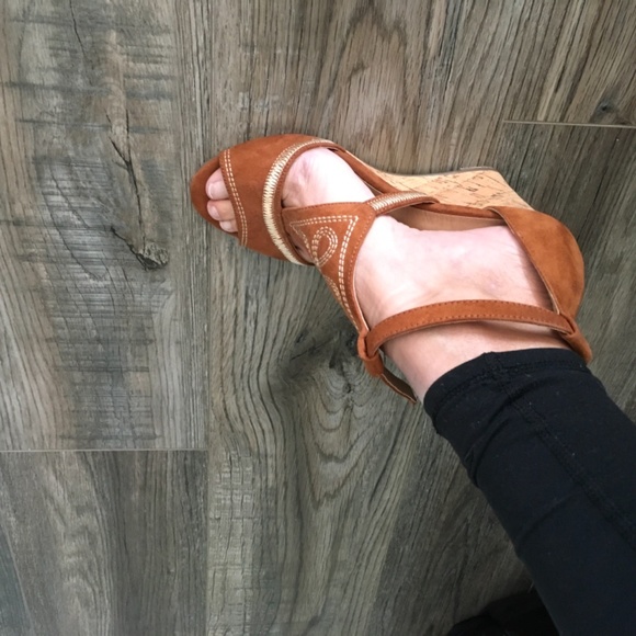 Shoes - Picture 4 of 4